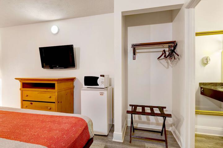 Room 32 of 40