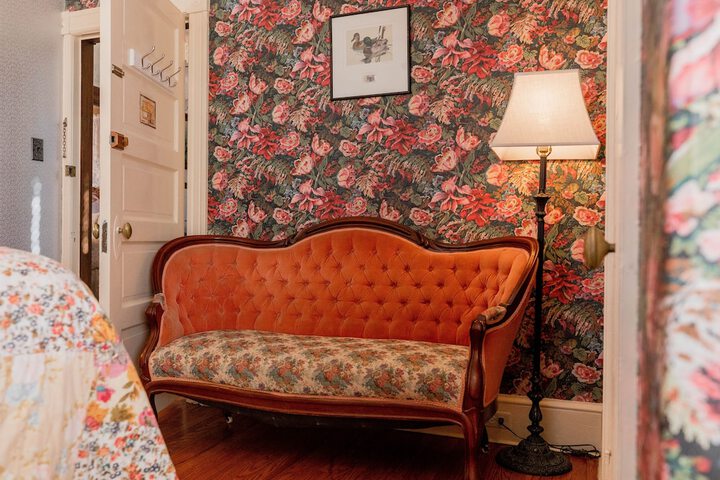 Room 27 of 38