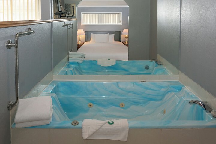 Tiki Shores Inn & Suites
