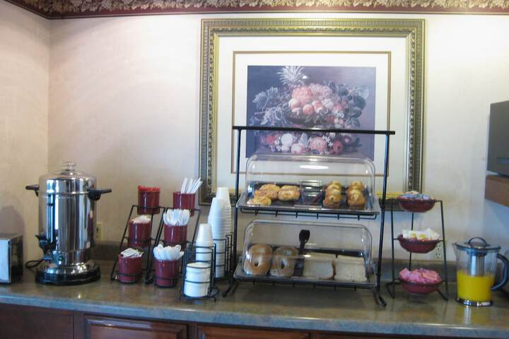 Breakfast/Coffee Service 33 of 41