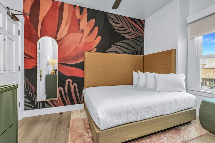 Room 33 of 100