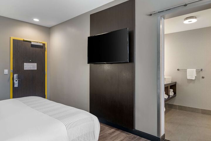 Room 15 of 27