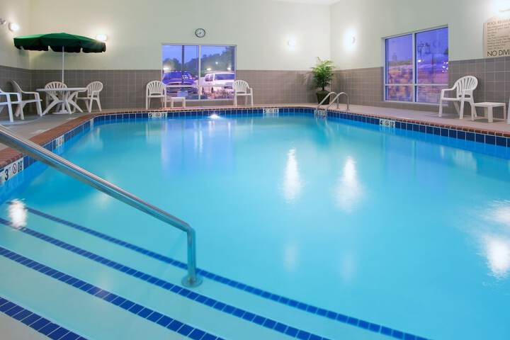 Holiday Inn Express & Suites Parkersburg-Mineral Wells by IHG