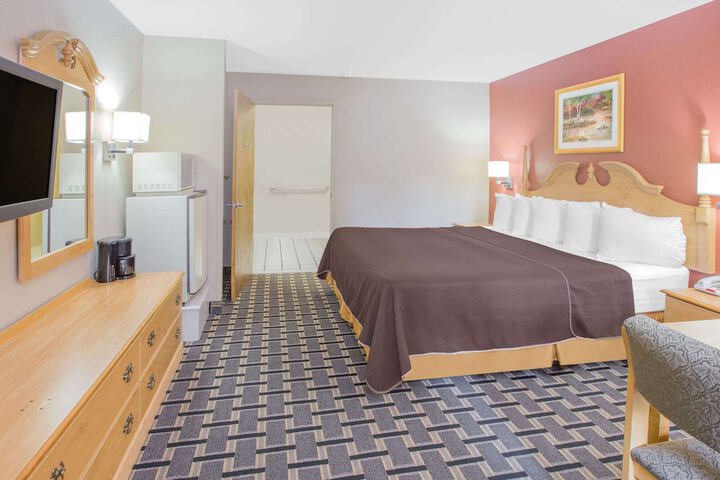 Room 10 of 35