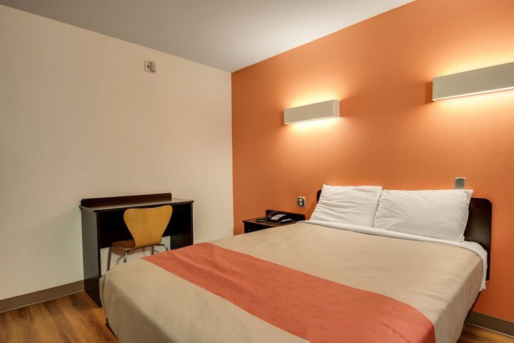 Room 16 of 38
