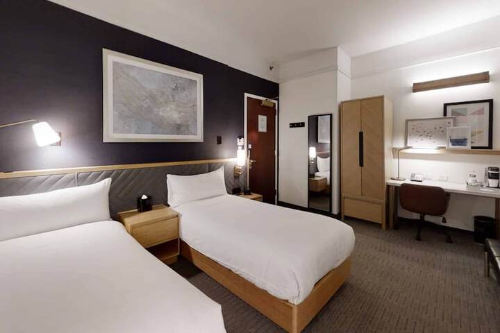Room 17 of 37