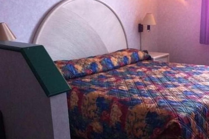 Room 17 of 29