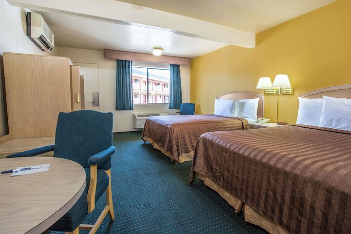 Room 12 of 15