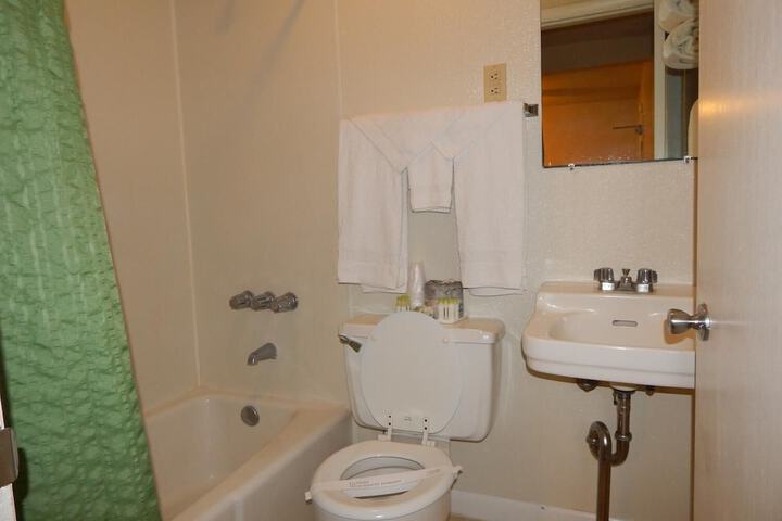 Room 25 of 34