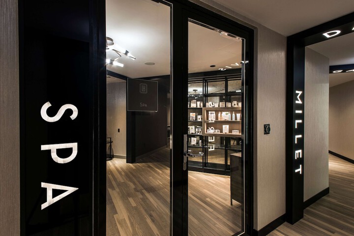 LondonHouse Chicago Curio Collection by Hilton