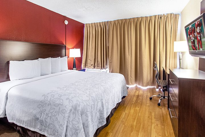 Red Roof Inn PLUS+ Wichita East