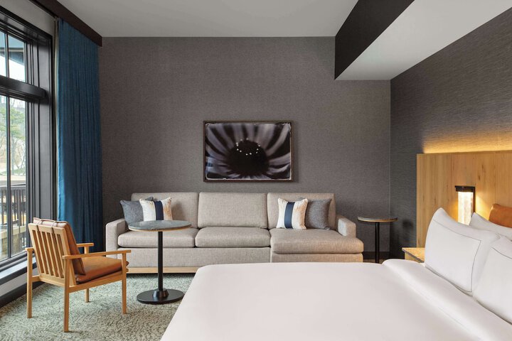 Room 104 of 227
