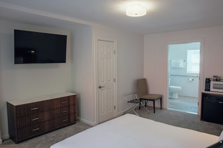 Room 7 of 19