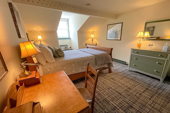 Room 18 of 35