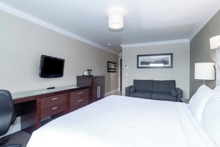 Room 17 of 34