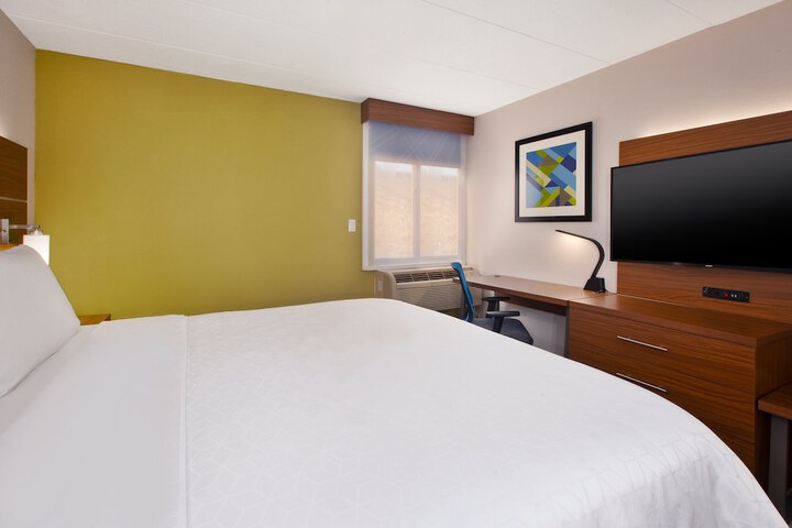 Room 8 of 35
