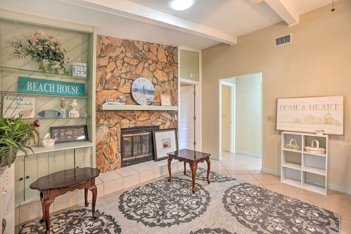 3 Mi to Philippe Park & Pier: Stunning Retreat