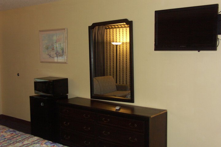 Deerwood Inn and Madison Campground