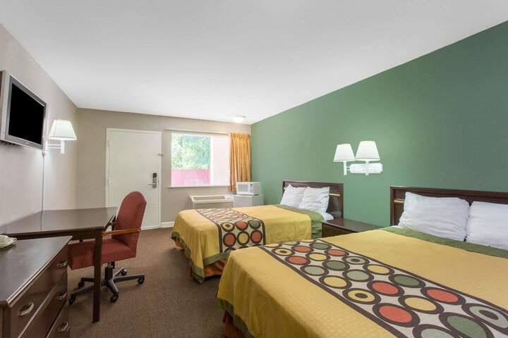 Room 9 of 16