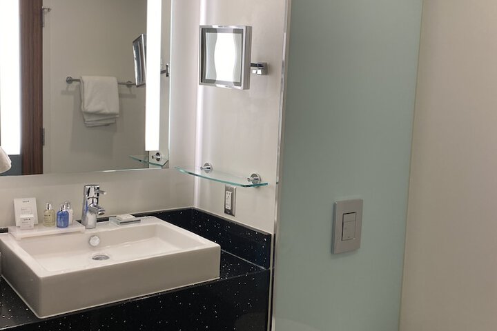 Room 46 of 120
