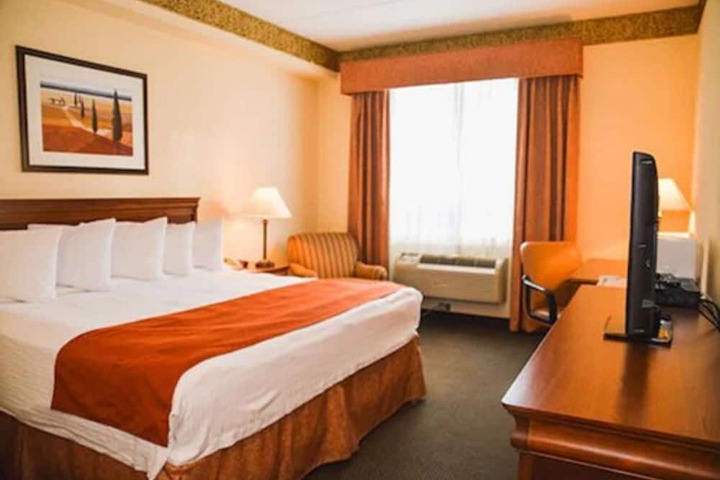 Room 10 of 16