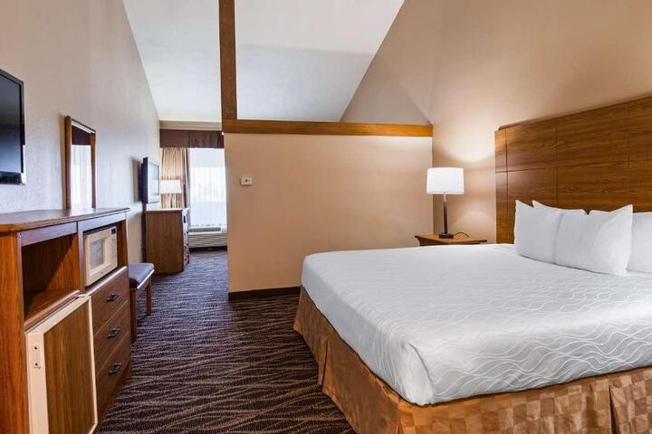 Best Western Plus Saddleback Inn & Conference Center