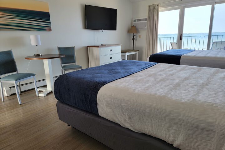 Pointes North Beachfront Hotel – 2 Person Spa Tub Studios