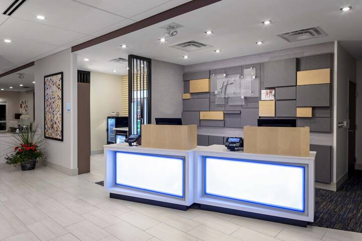 Holiday Inn Express & Suites Madison by IHG