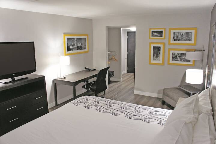 Room 33 of 52