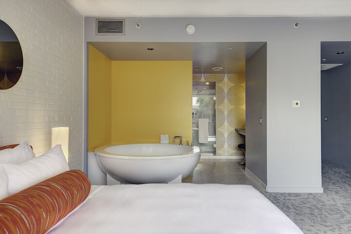 Room 50 of 165