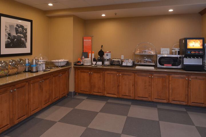 Hampton Inn & Suites Bakersfield North-Airport
