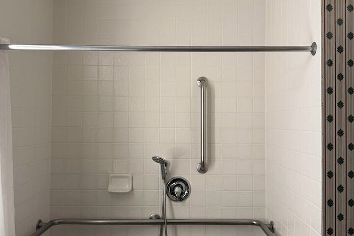 Evergreen Inn and Suites