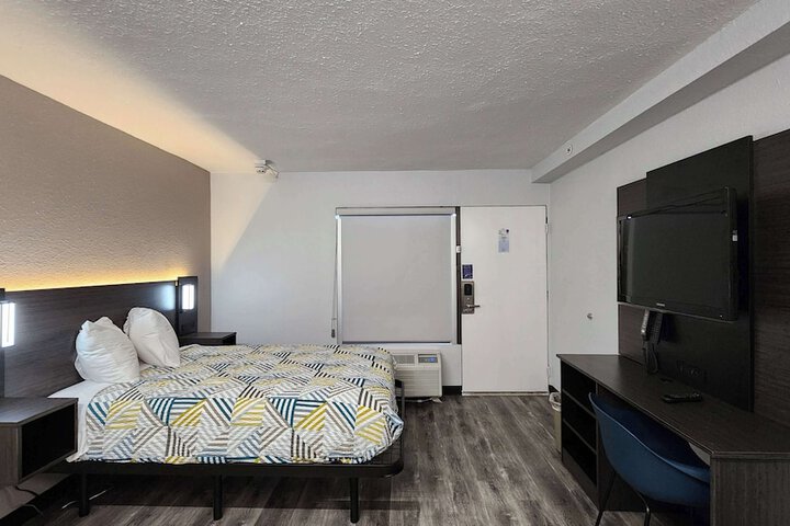 Room 19 of 32