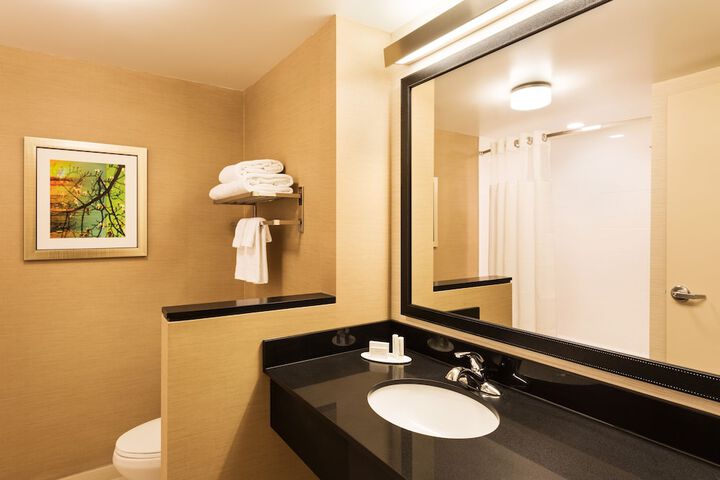 Room 15 of 32