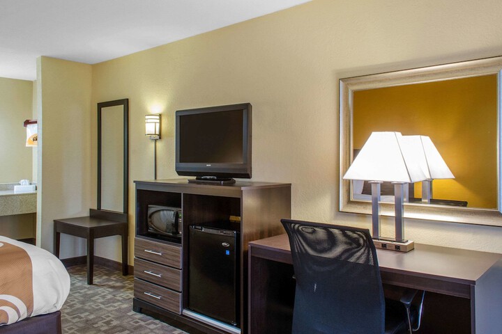 Room 13 of 32