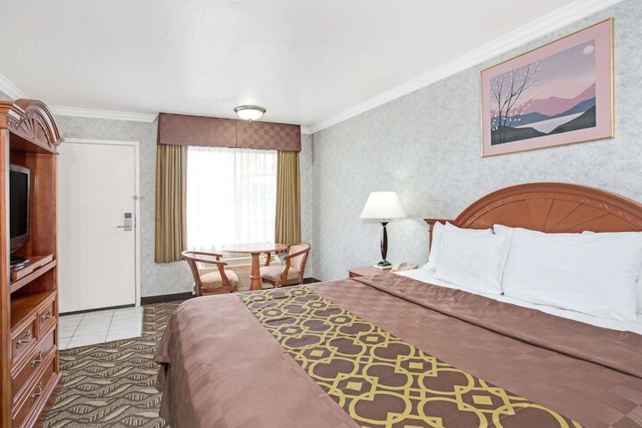 Room 21 of 28
