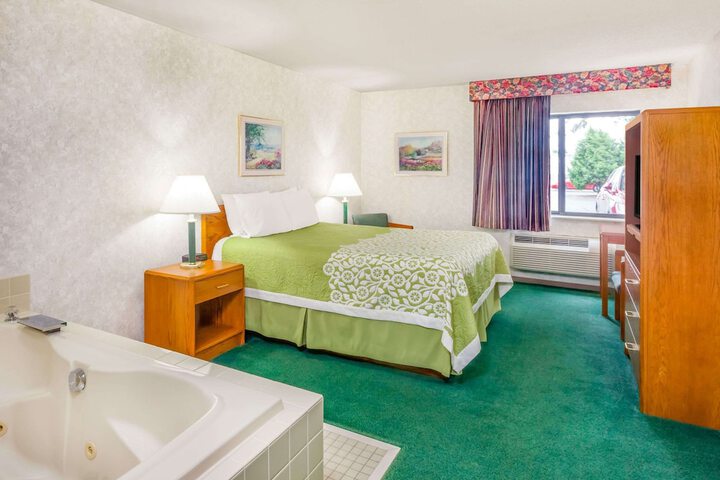Room 6 of 27