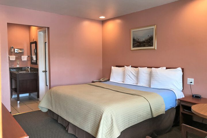 Room 30 of 33