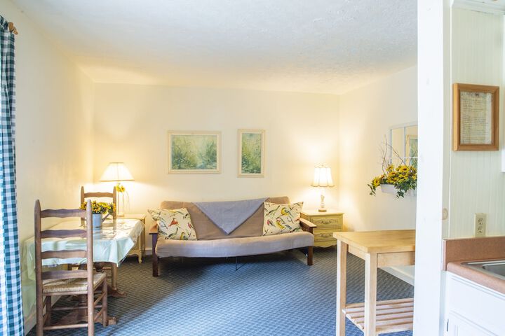 The Chimney Rock Inn & Cottages