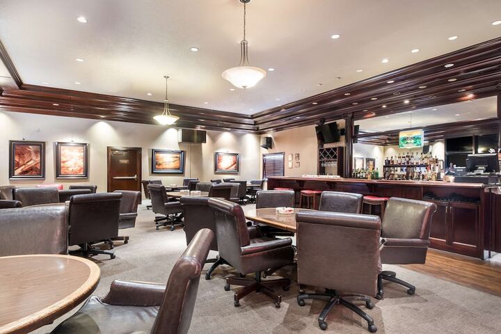 Lounge 67 of 92
