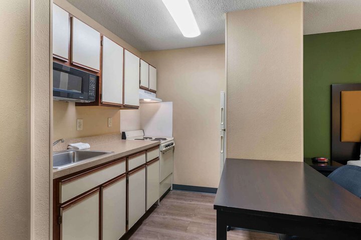 Extended Stay America Select Suites St. Louis Earth City