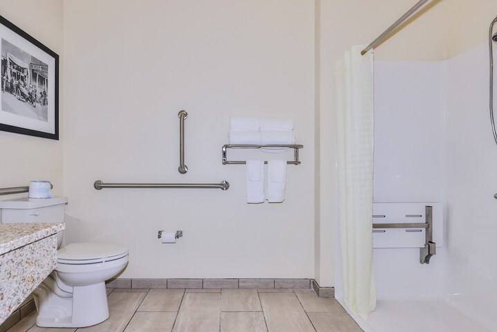Cobblestone Hotel & Suites - Rhinelander