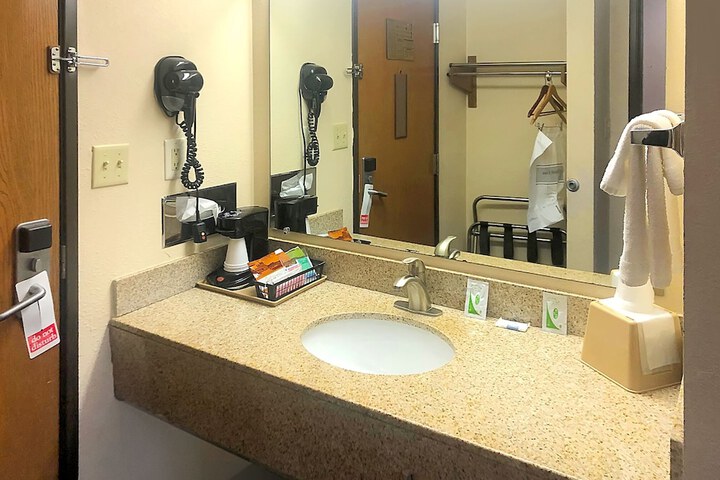 Room 10 of 20