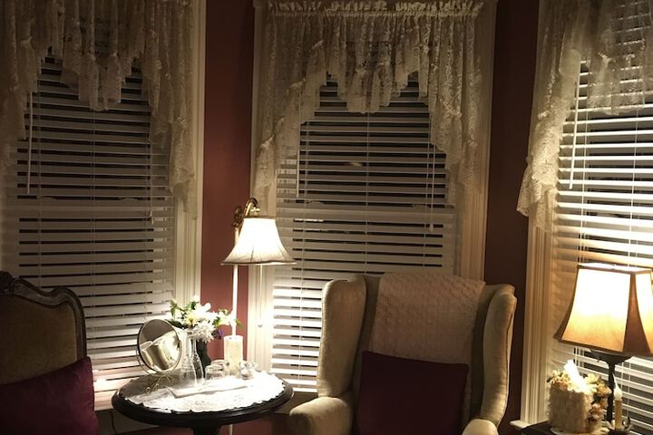 Historic Iron Horse Inn