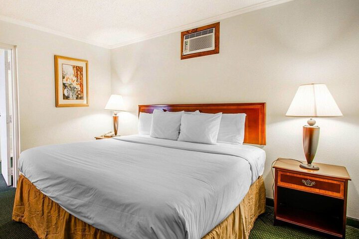 Room 15 of 33