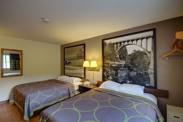 Super 8 by Wyndham Zanesville