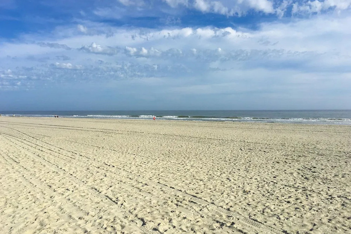 New Listing! Top-floor - Pool Walk To Beach 2 Bedroom Condo