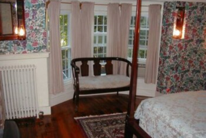 The Tolland Inn