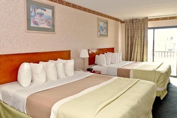 Room 9 of 28