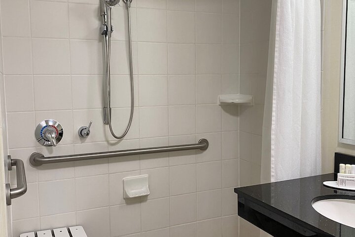 Room 14 of 34